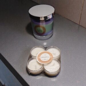 Mystery candle box with wax melts